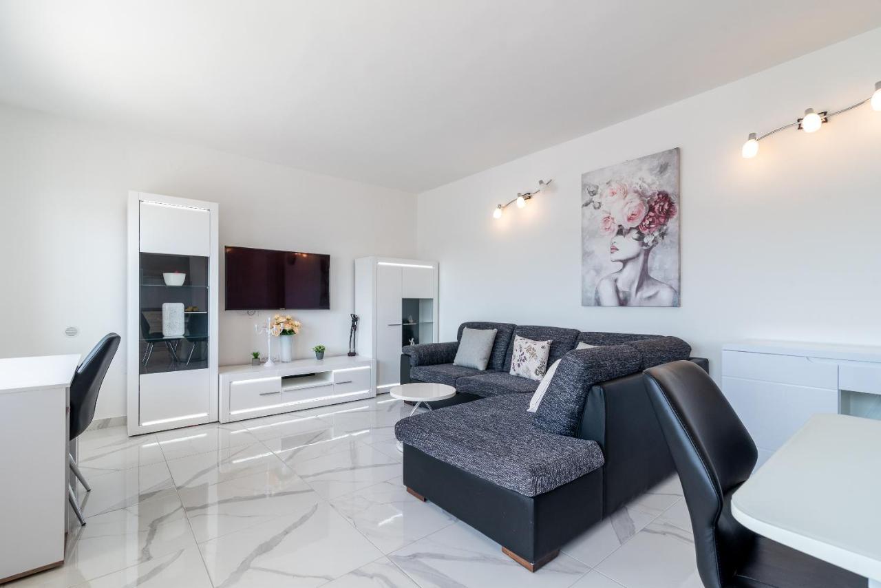 M&a Apartment *